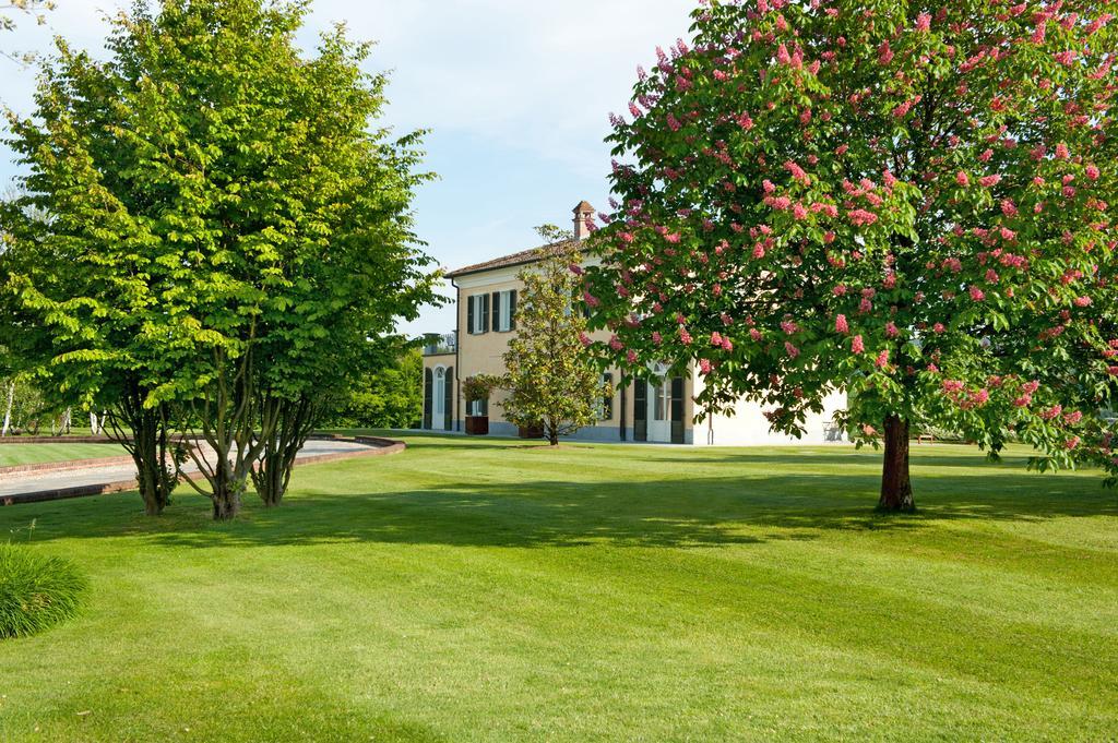 Relais 23 Hotel & Ristorante Castelnuovo Belbo 外观 照片