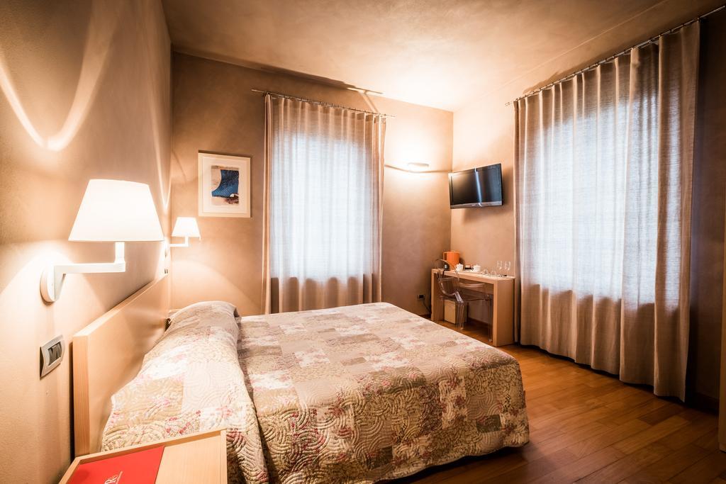 Relais 23 Hotel & Ristorante Castelnuovo Belbo 外观 照片