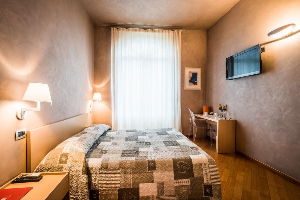 Relais 23 Hotel & Ristorante Castelnuovo Belbo 外观 照片