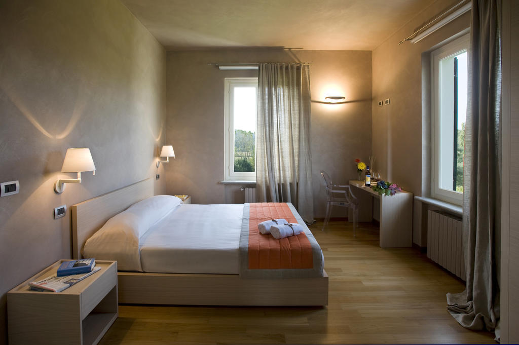 Relais 23 Hotel & Ristorante Castelnuovo Belbo 外观 照片