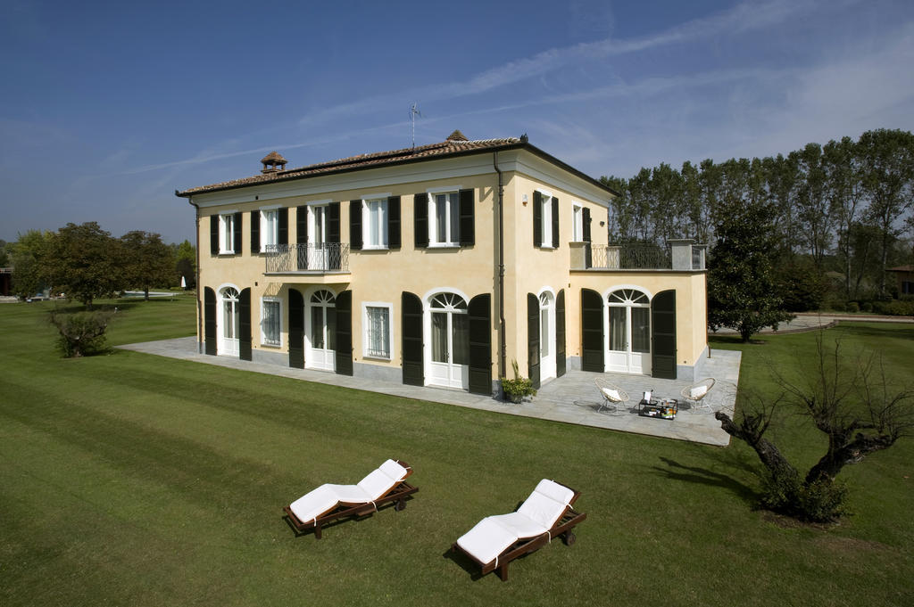 Relais 23 Hotel & Ristorante Castelnuovo Belbo 外观 照片