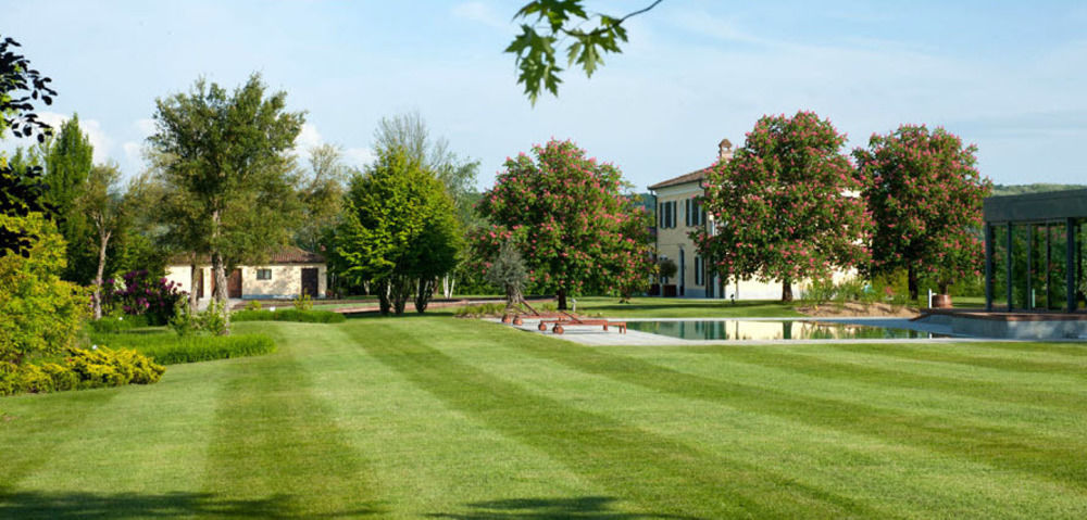 Relais 23 Hotel & Ristorante Castelnuovo Belbo 外观 照片