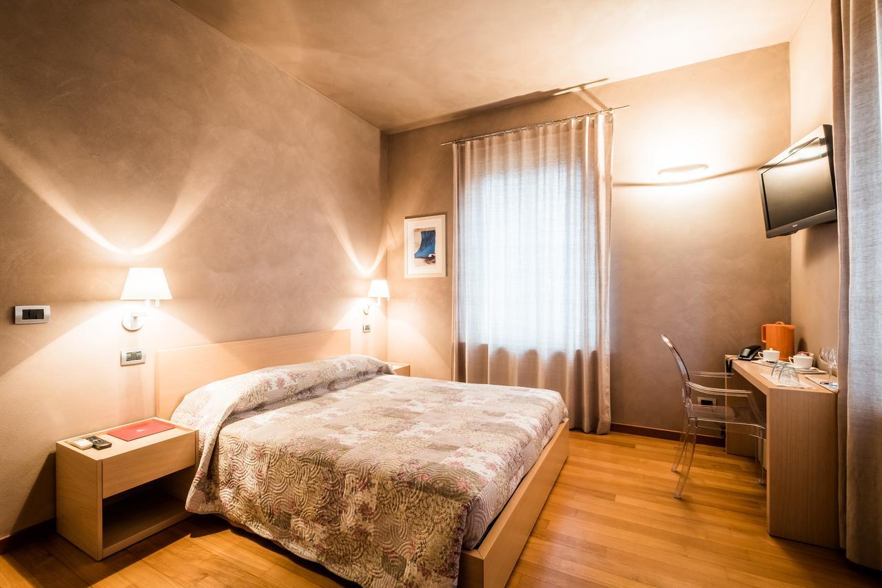 Relais 23 Hotel & Ristorante Castelnuovo Belbo 外观 照片