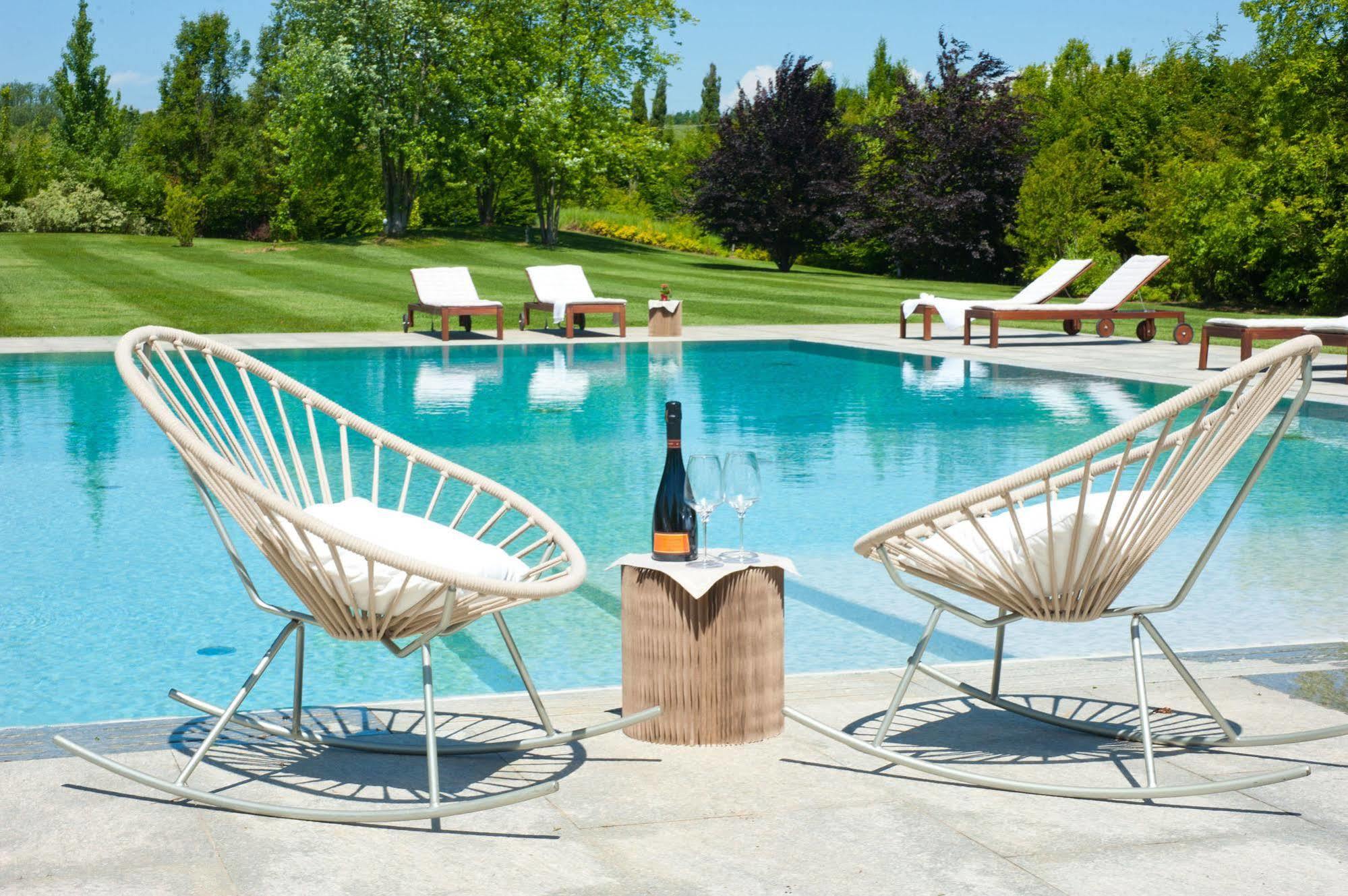 Relais 23 Hotel & Ristorante Castelnuovo Belbo 外观 照片